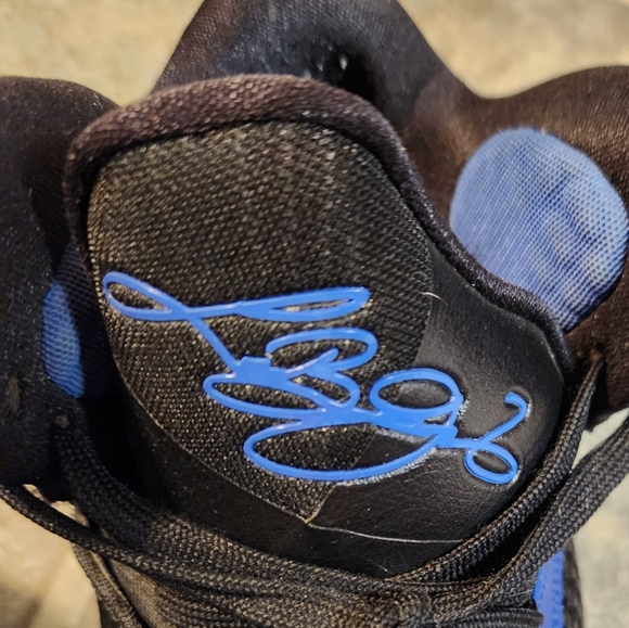 Nike LeBron 9 Kentucky Men's Size 11 Sneakers - Picture 3 of 8